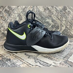 Nike Boy's Kyrie Flytrap Basketball Athletic Shoes Black White Size 2.5 Youth